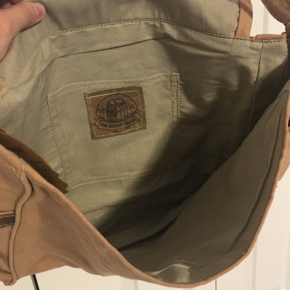 The Barrel Shack The Cole messenger bag - Picture 6 of 8